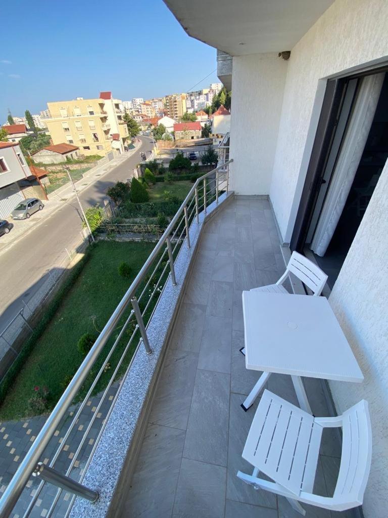 Rajmonda Apartment Lezhe Bagian luar foto
