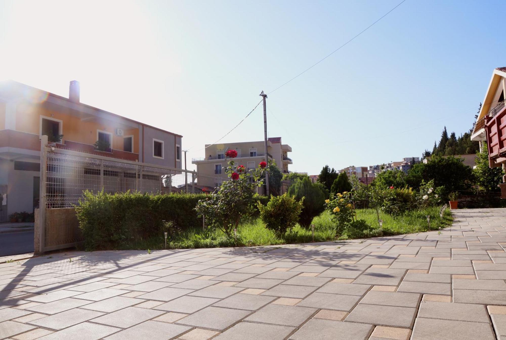 Rajmonda Apartment Lezhe Bagian luar foto